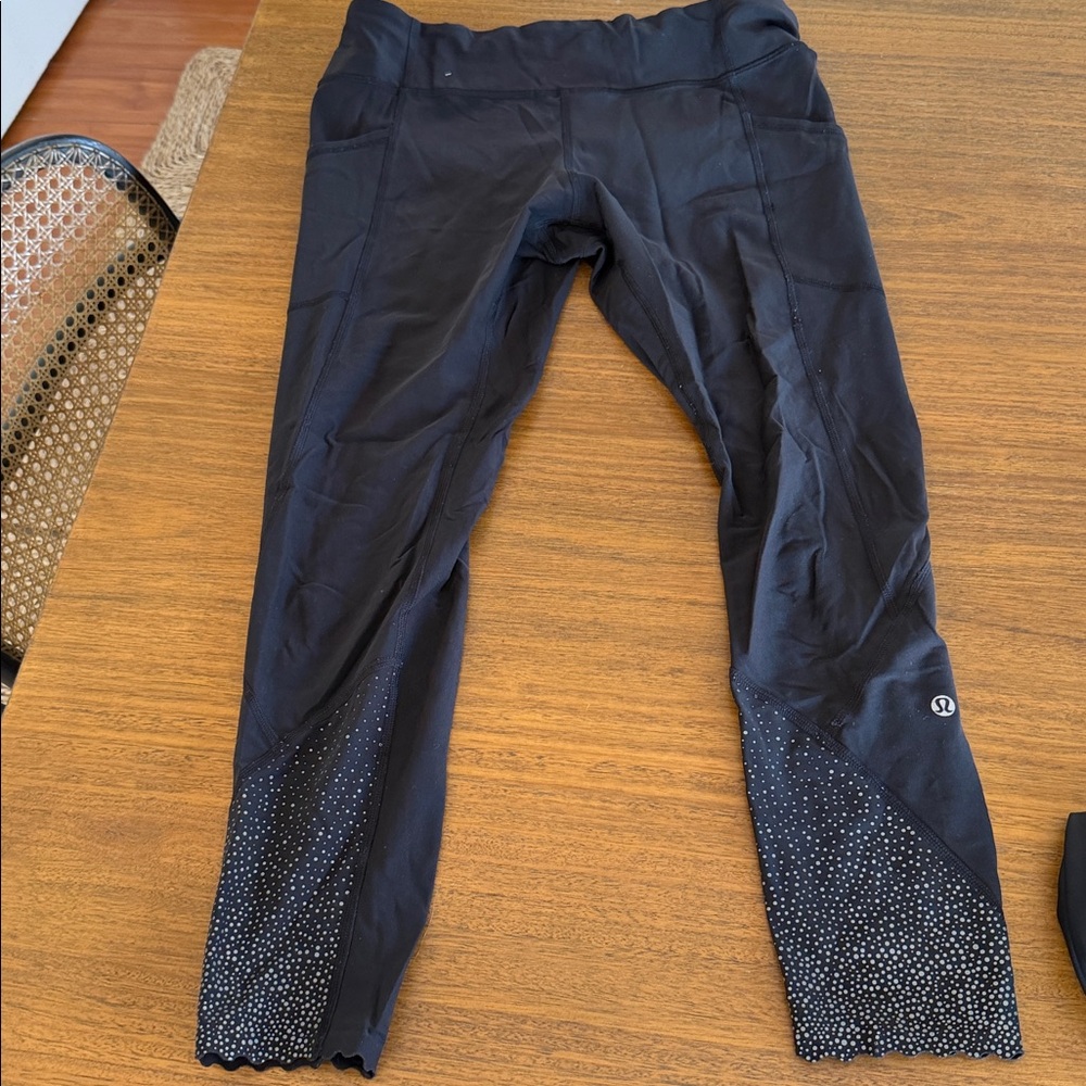 Lululemon Lulu lemon capri leggings in Black
